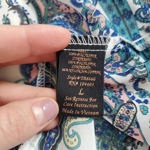 Set of 2 Sheer Tank Tops - Picture 13 of 16